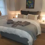 Modern Flat On Regent\'S Canal